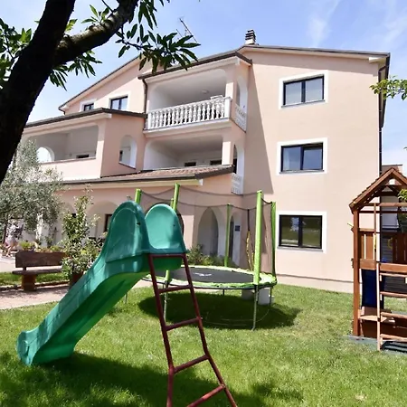 Studio-apartment In Der Naehe Des Zentrums Von Umag