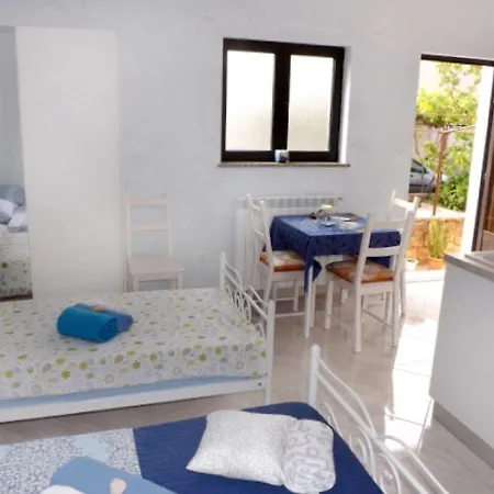Studio-apartment In Der Naehe Des Zentrums Von 公寓